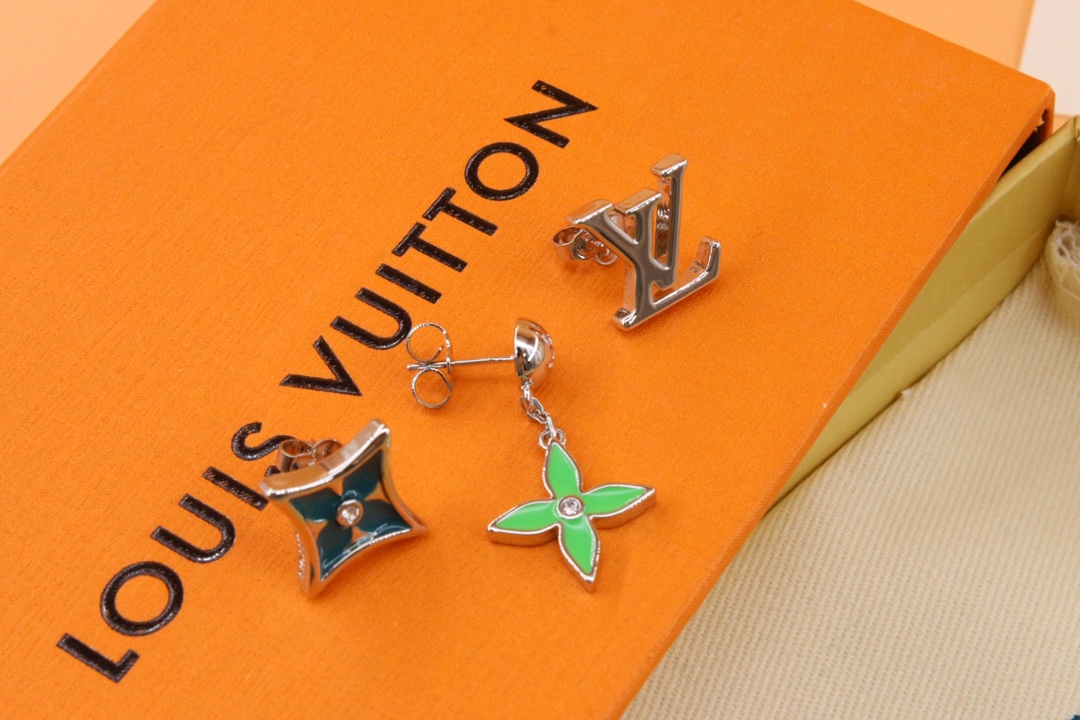 LV necklace-2