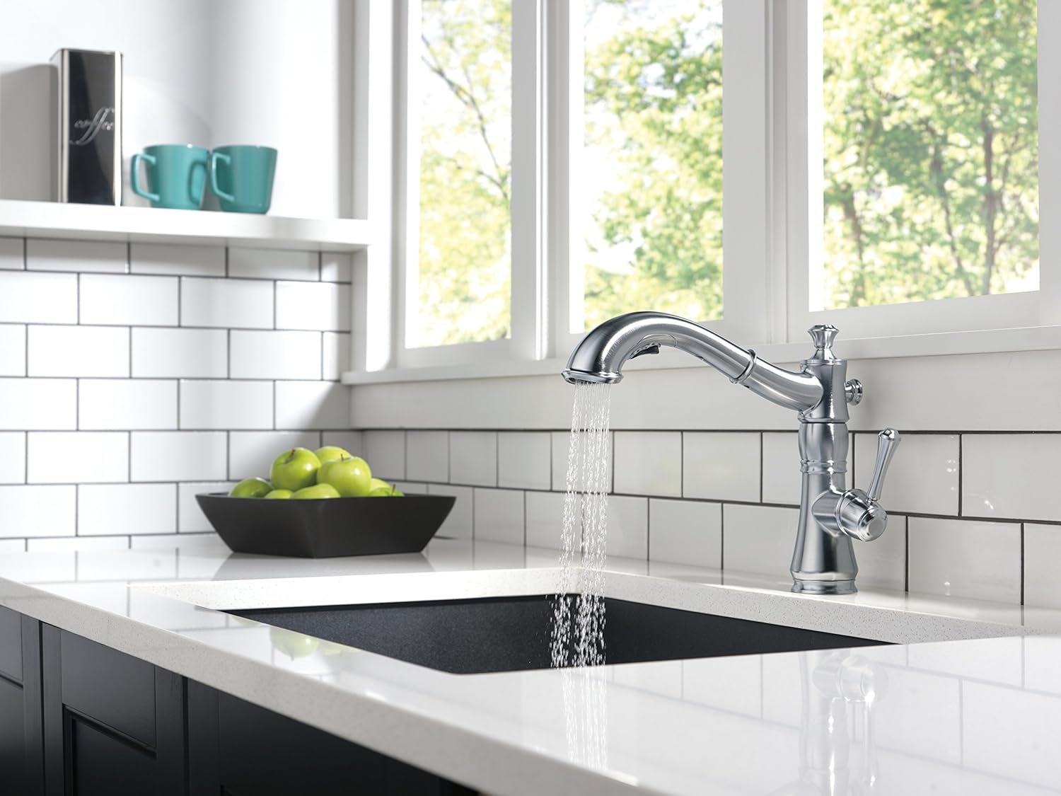 Delta Faucet Cassidy Pull Out Kitchen Faucet, Brushed Nickel Kitchen Sink Faucet, Kitchen Faucet with Pull Out Sprayer, Magnetic Docking Spray Head, Arctic Stainless 4197-AR-DST