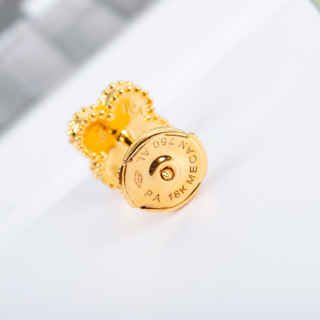 Van Cleef & Arpels earring-80