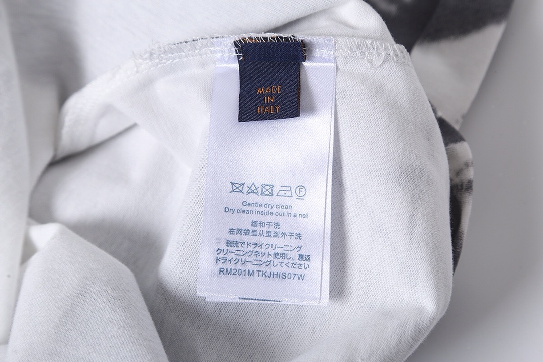 LV clothing-187
