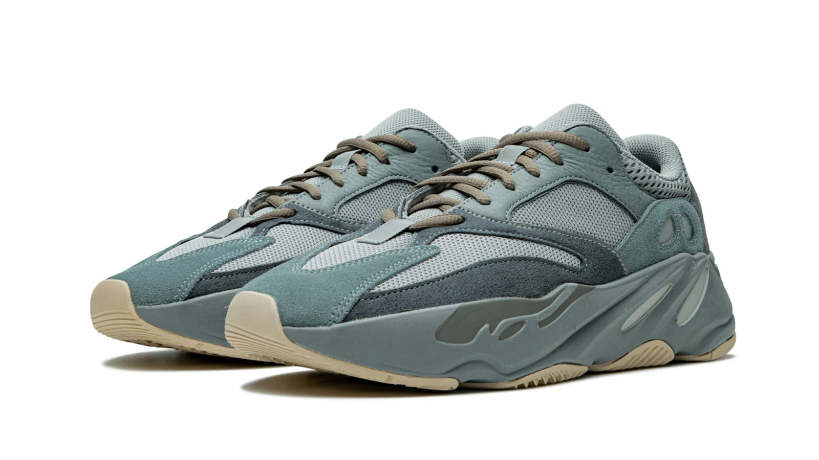 YEEZY BOOST 700 