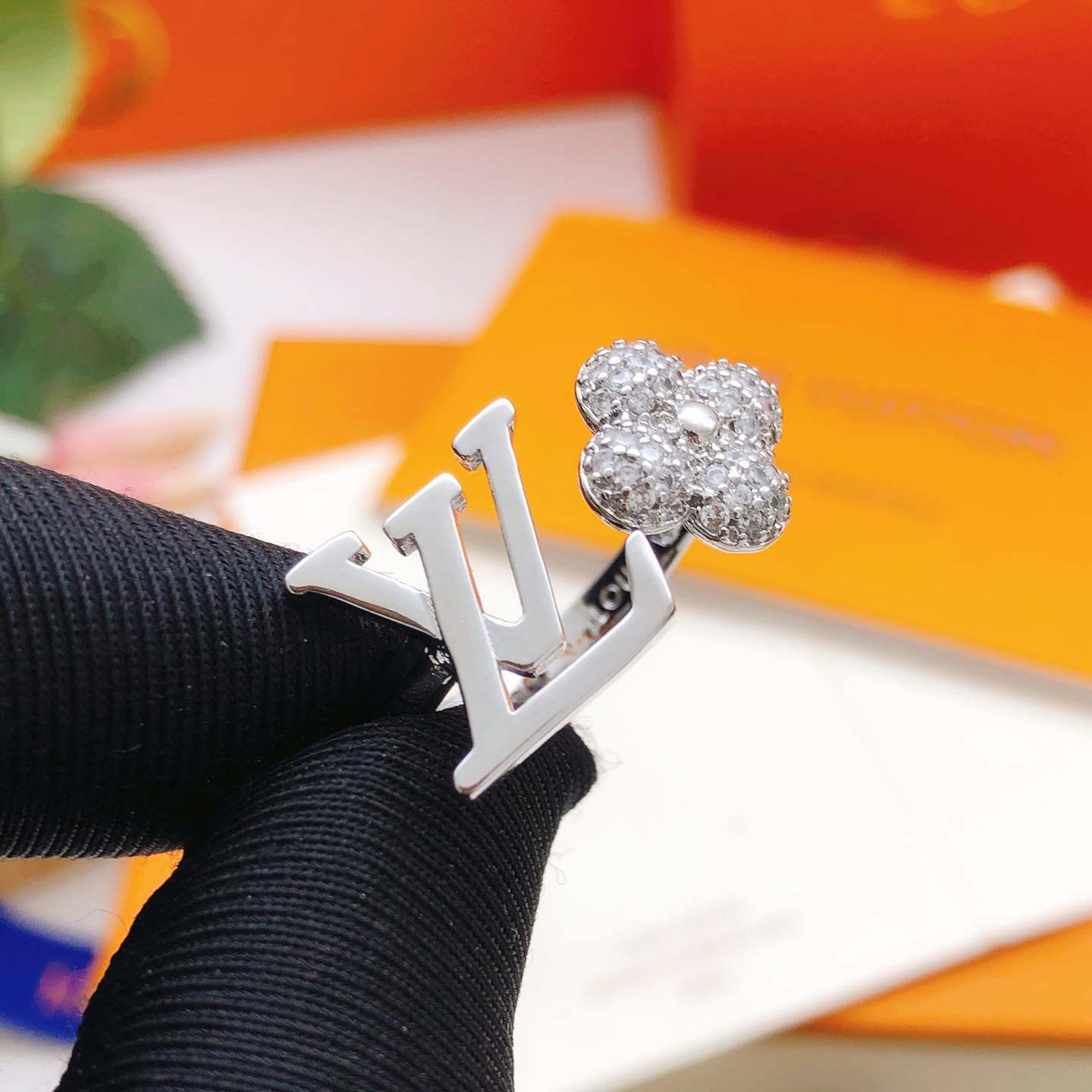 LV ring-29