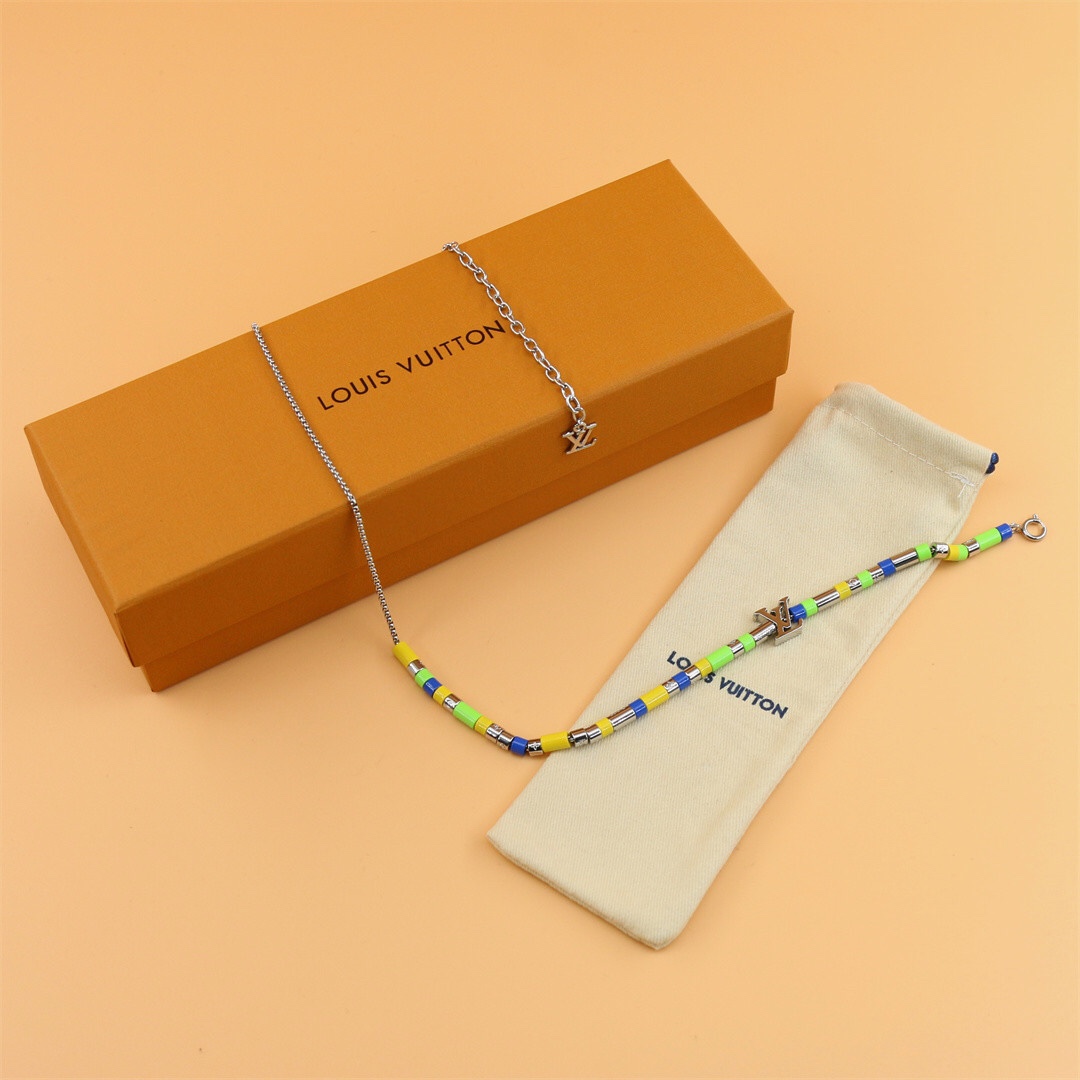 LV necklace-3