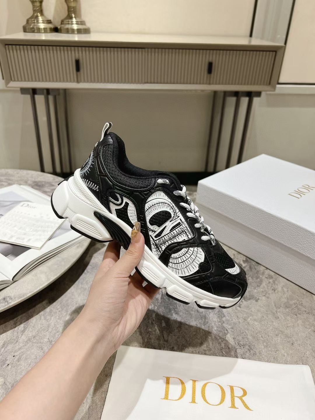 Dior Sneakers-161