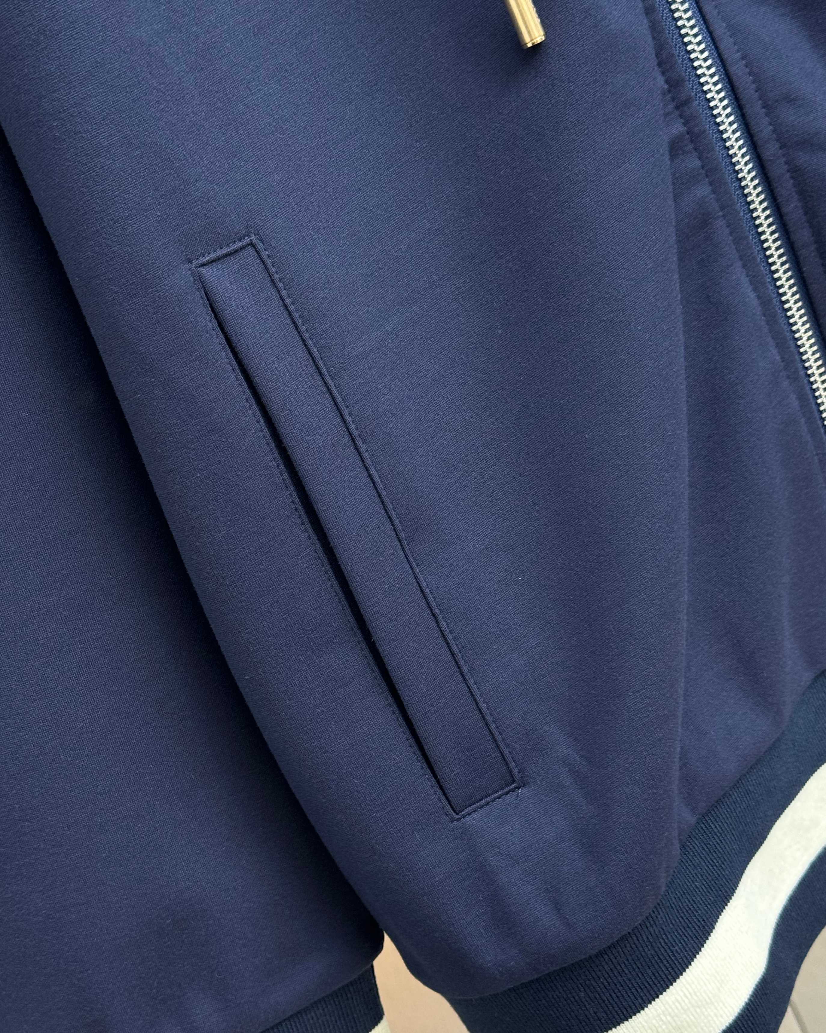Gucci Clothing-289