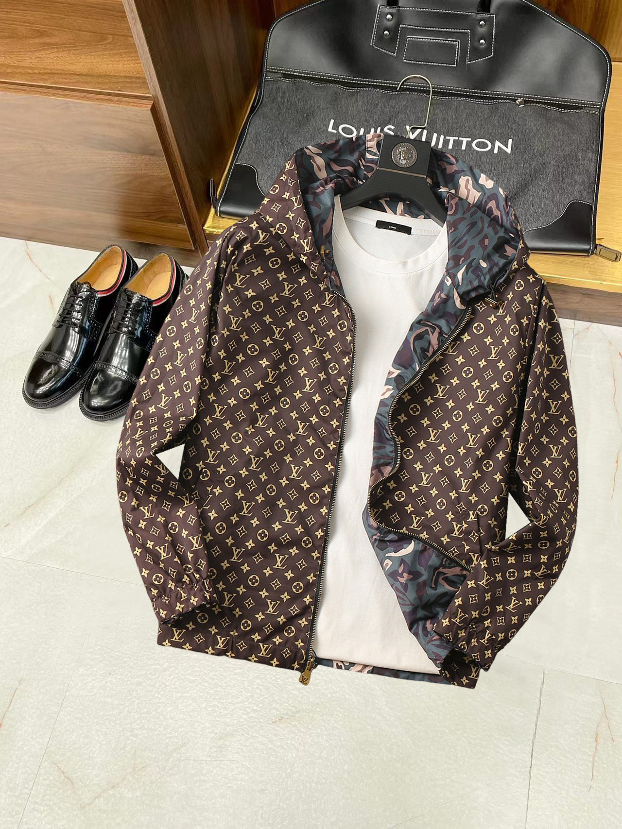 LV Clothing-261