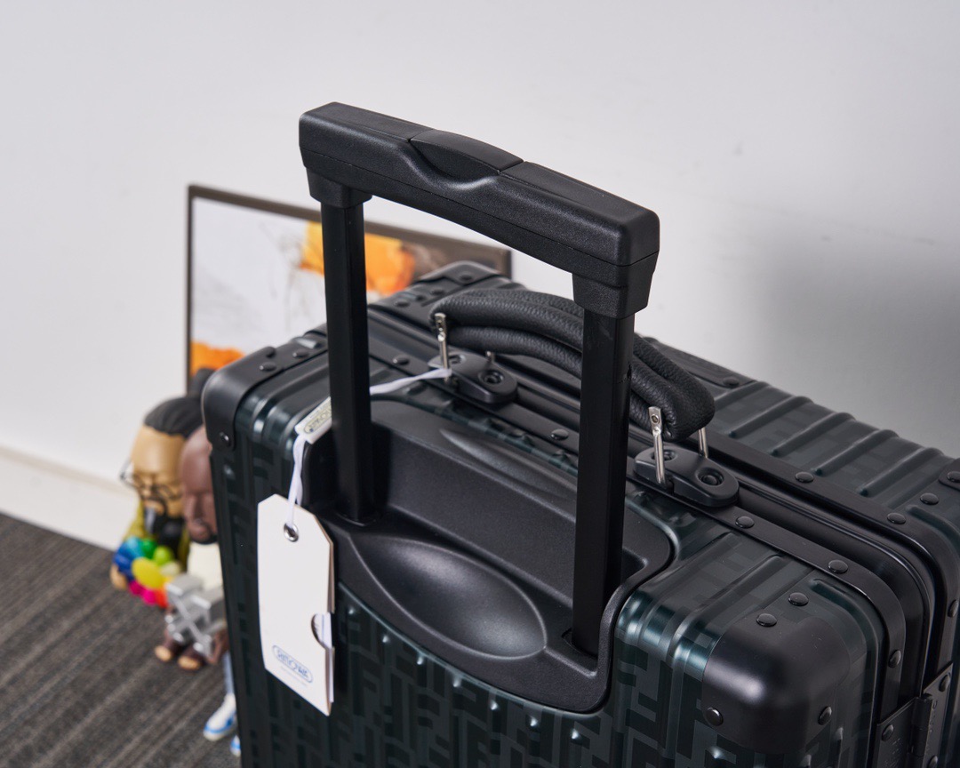 Fendi luggage-32