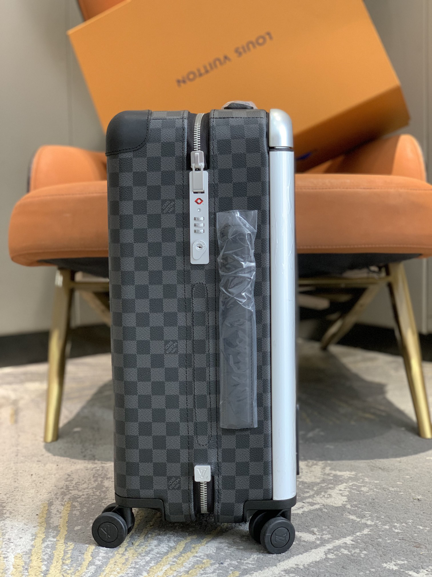 LV luggage-74