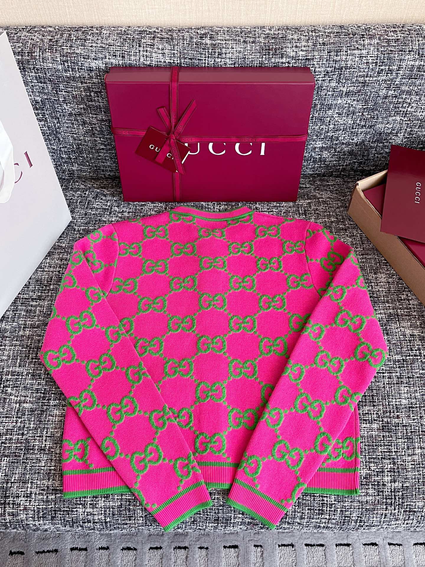 Gucci Clothing-234