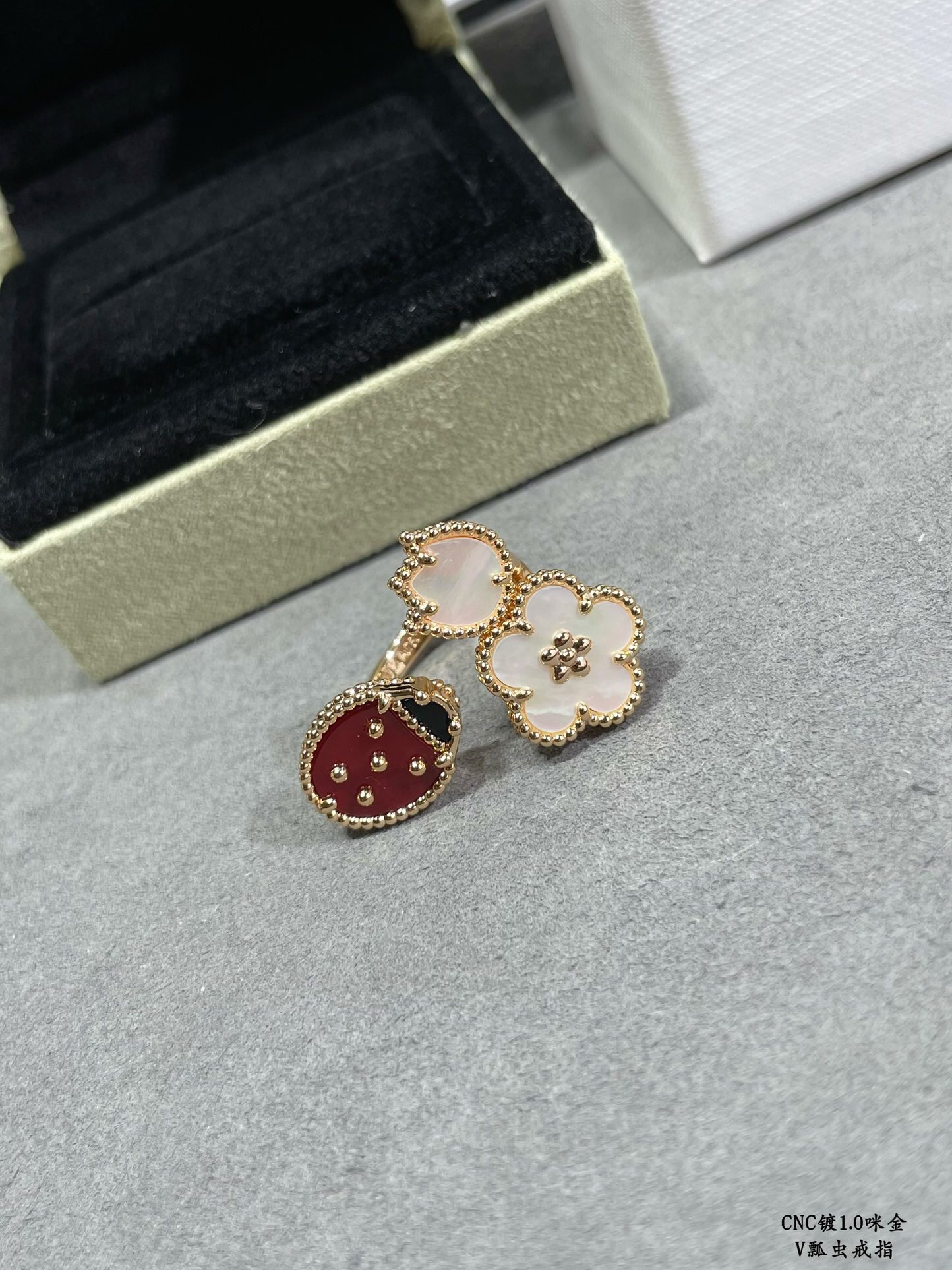 Van Cleef & Arpels ring-92