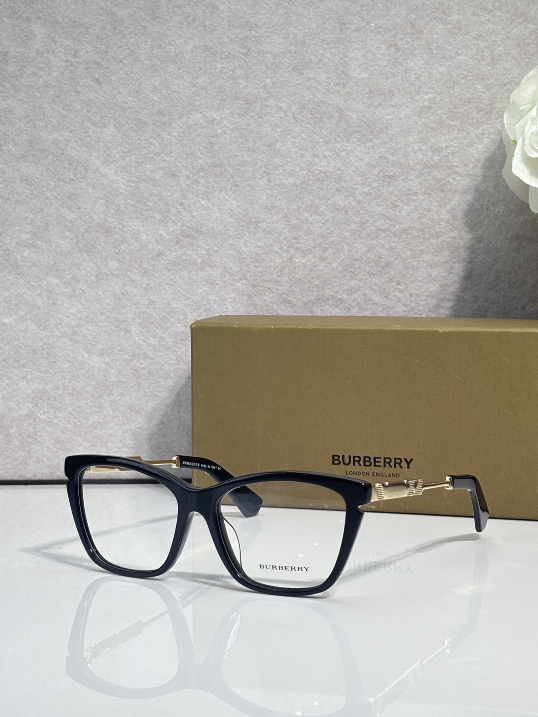 Burberry glasses-5