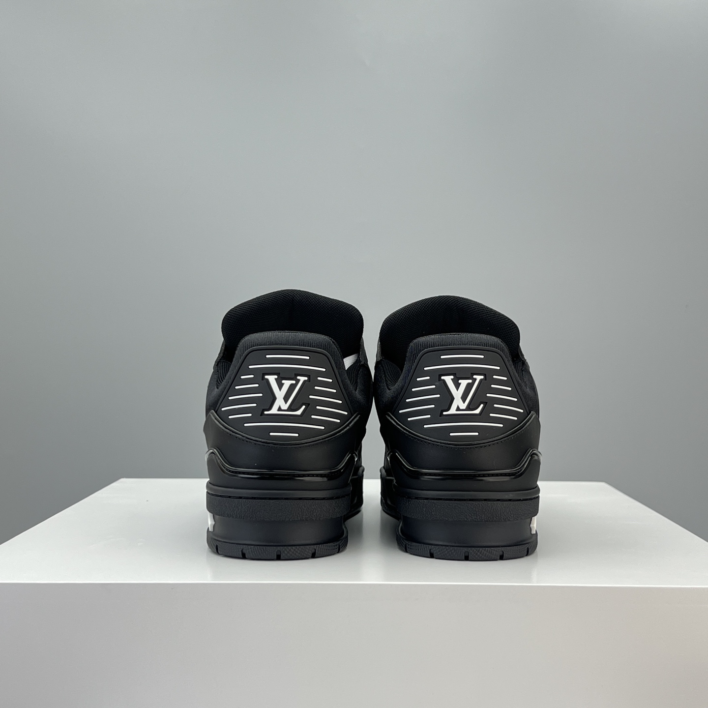 Lv Sneakers-133