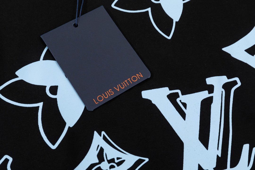 LV clothing-86