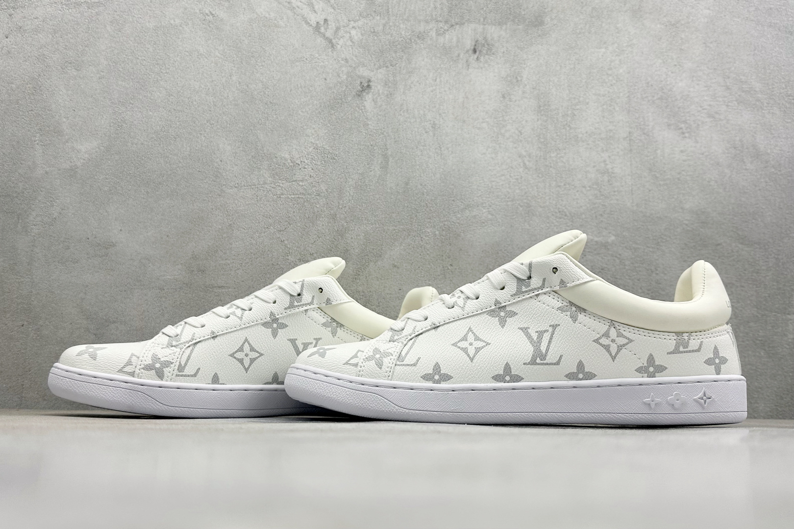 Lv Sneakers-254