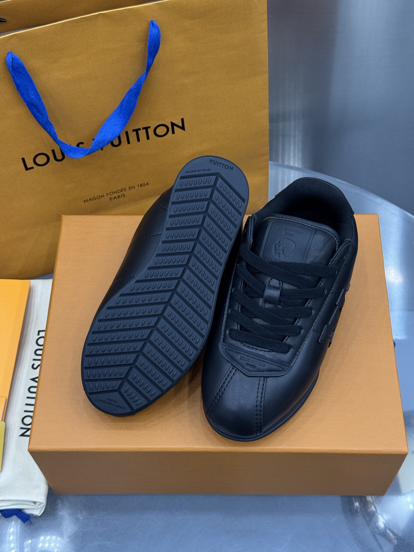 Lv Sneakers-221