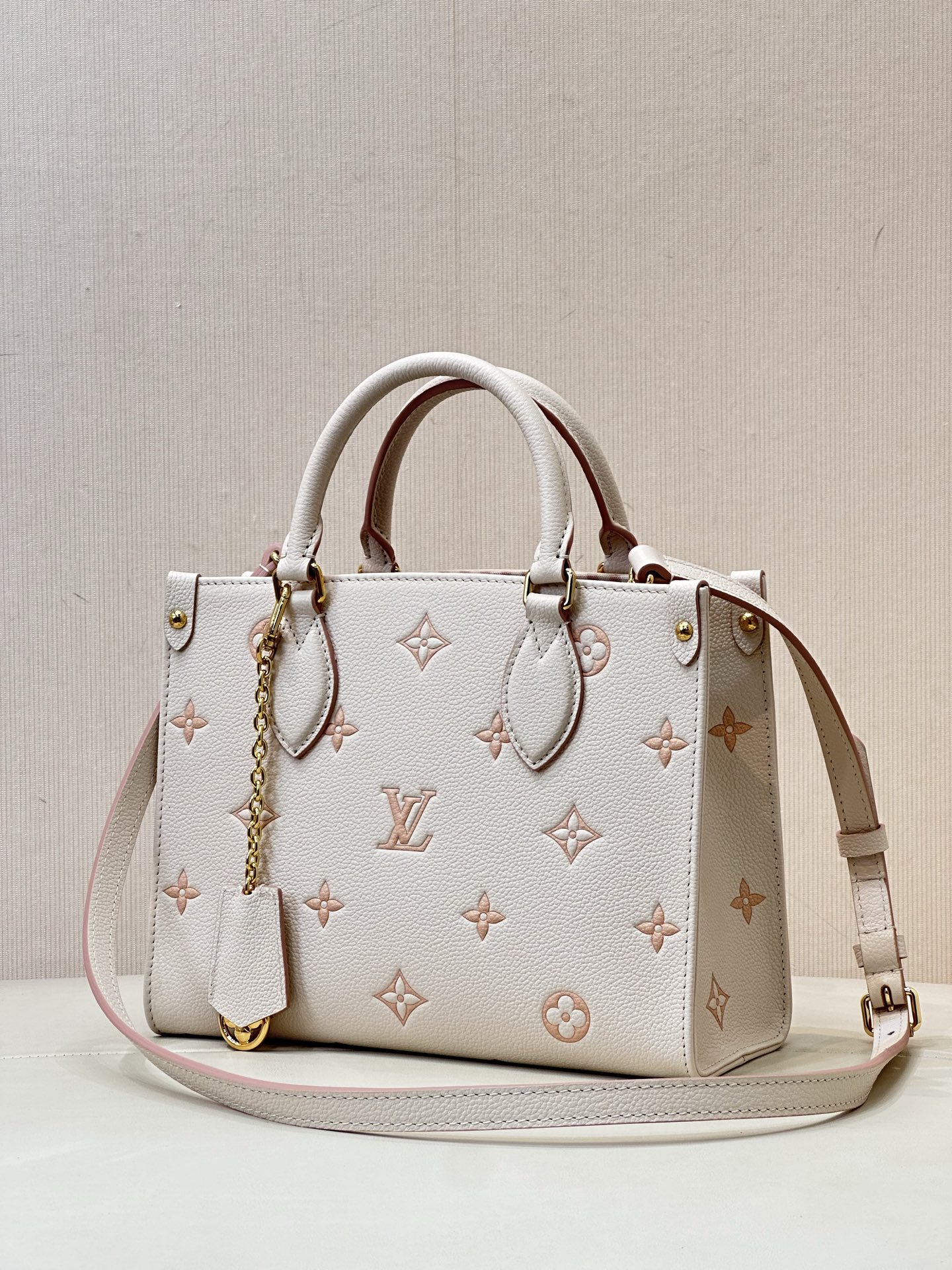 Louis Vuitton Hot New Product-102