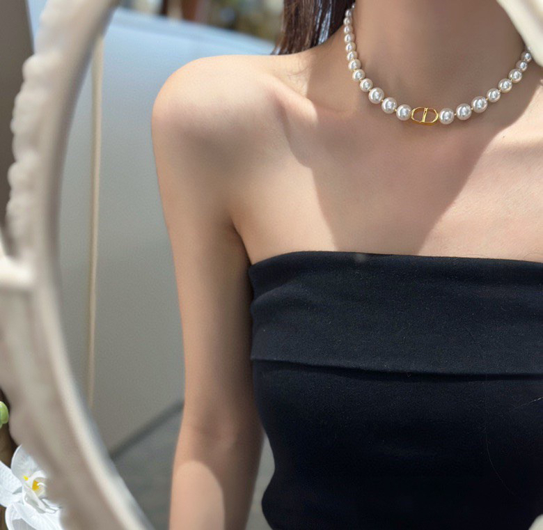Dior necklace-80