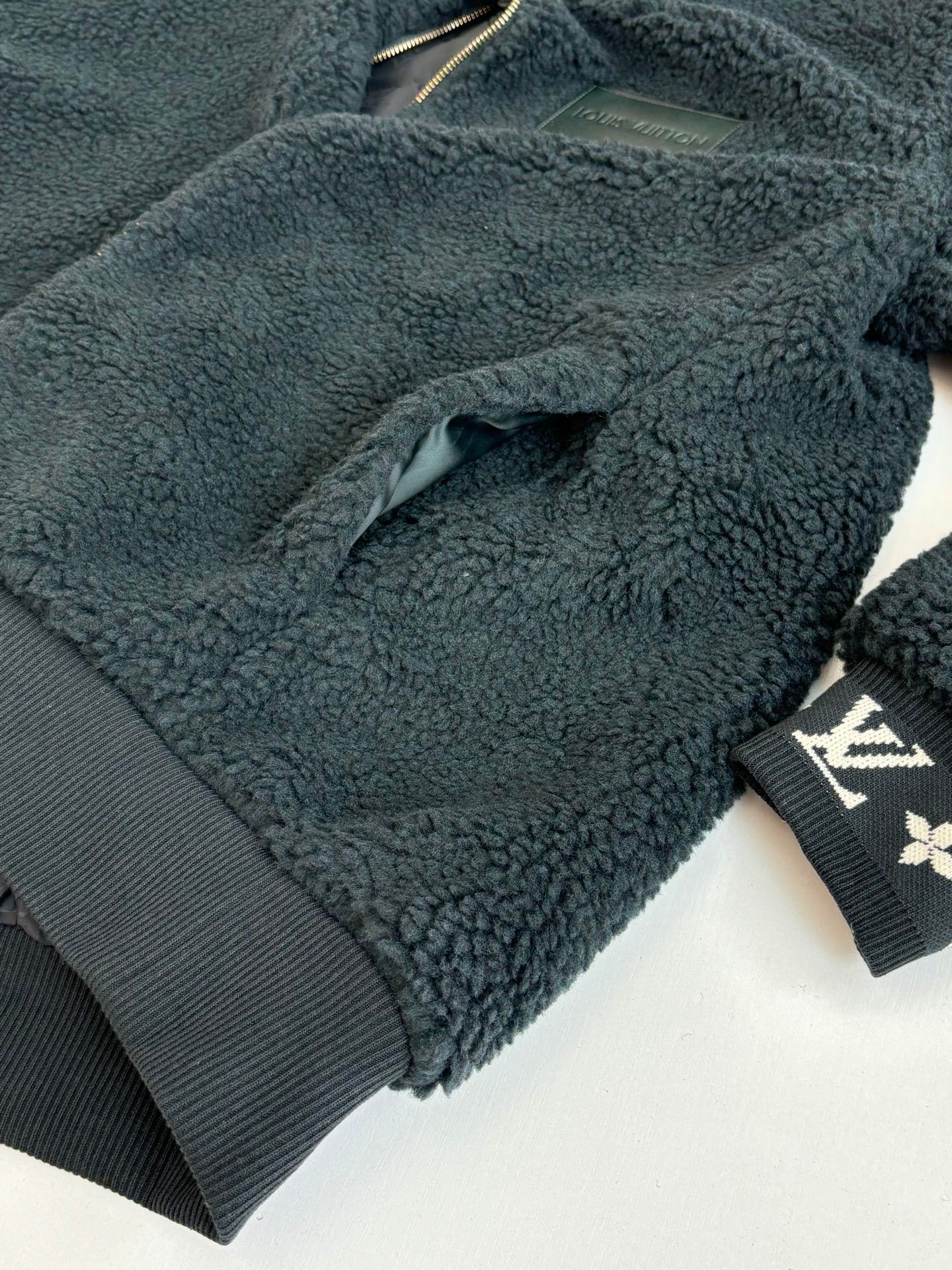 LV Clothing-295