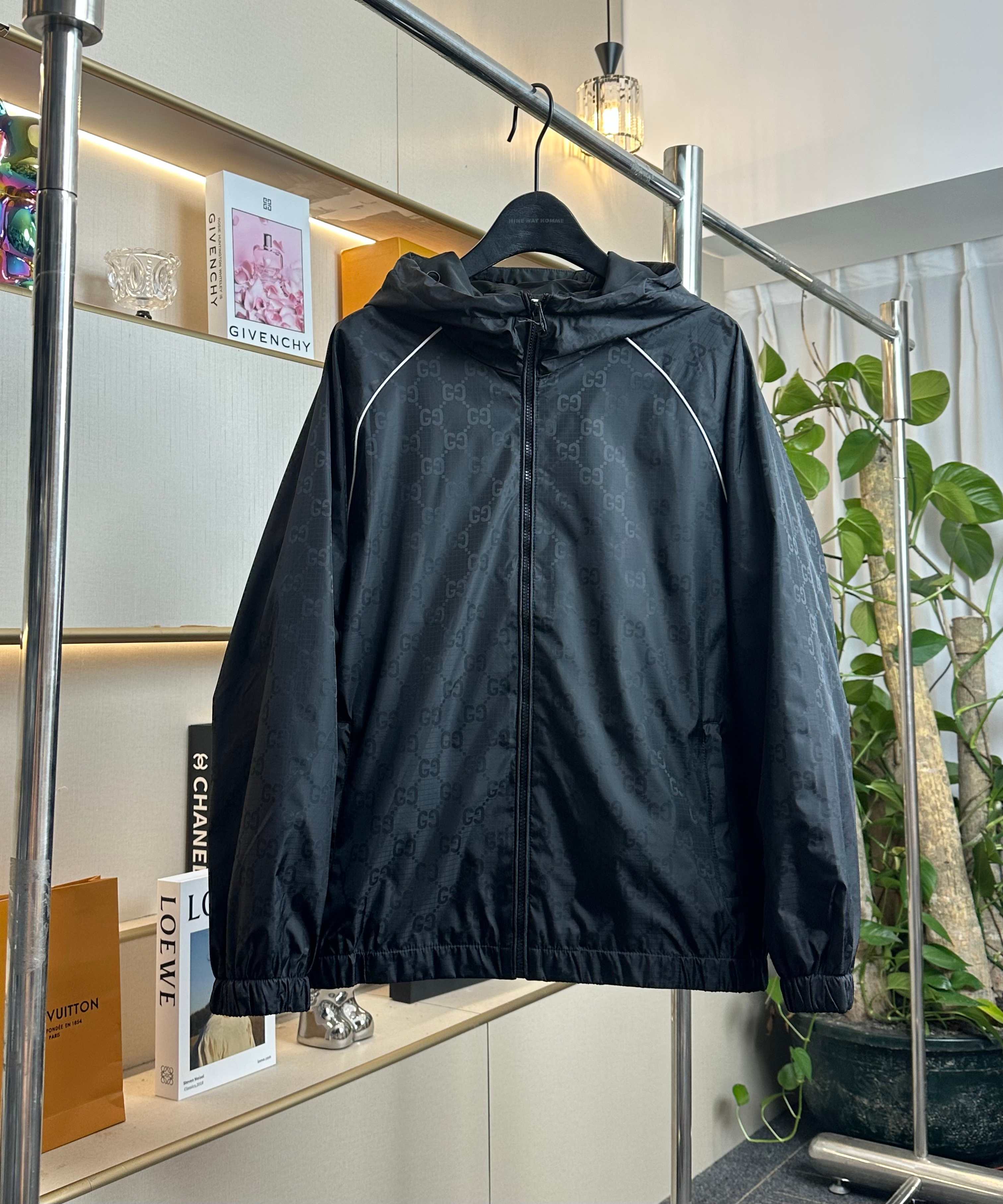 Gucci Clothing-334