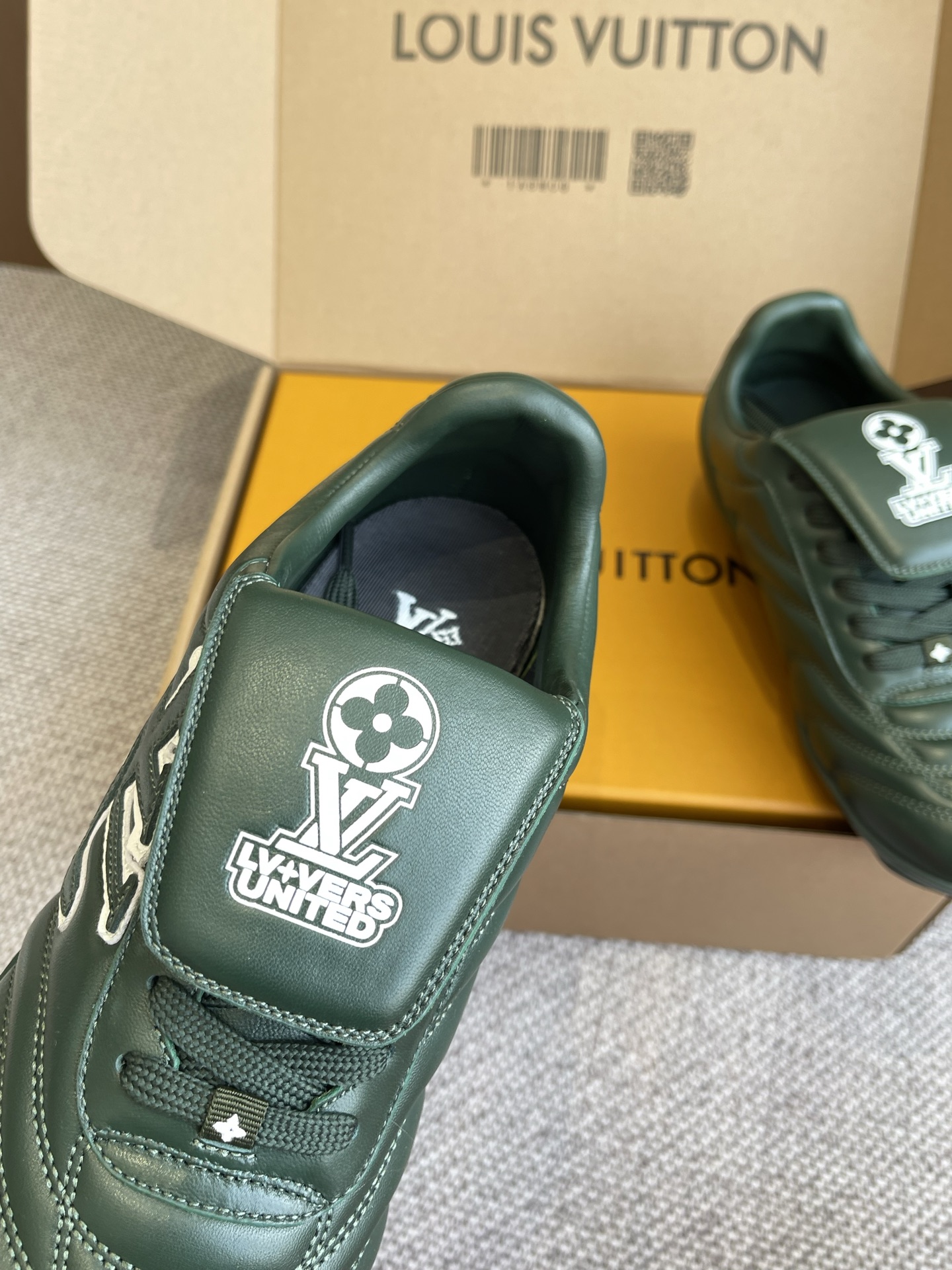 Lv Sneakers-108