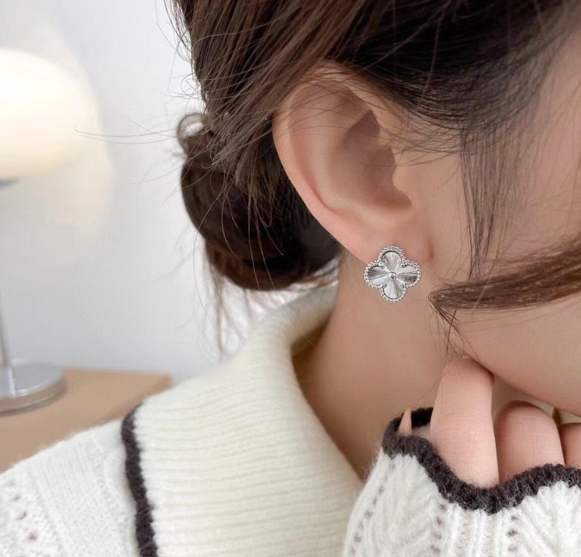 Van Cleef & Arpels earring-59