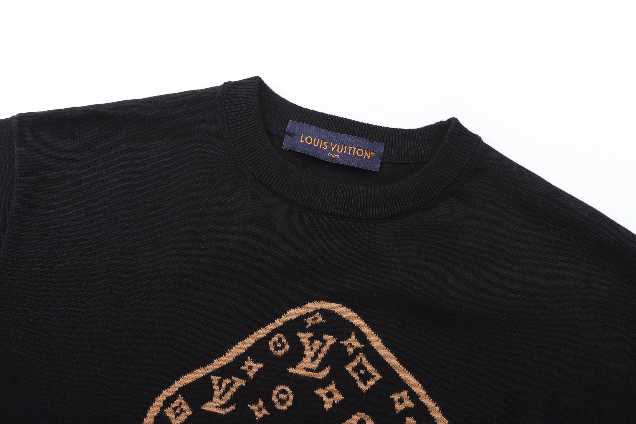 LV clothing-222