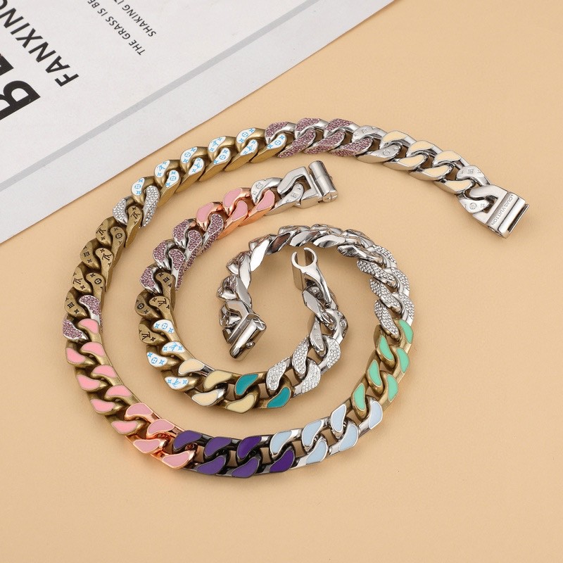 LV necklace-4
