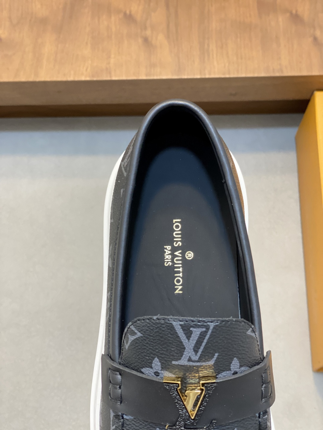 Lv Sneakers-101