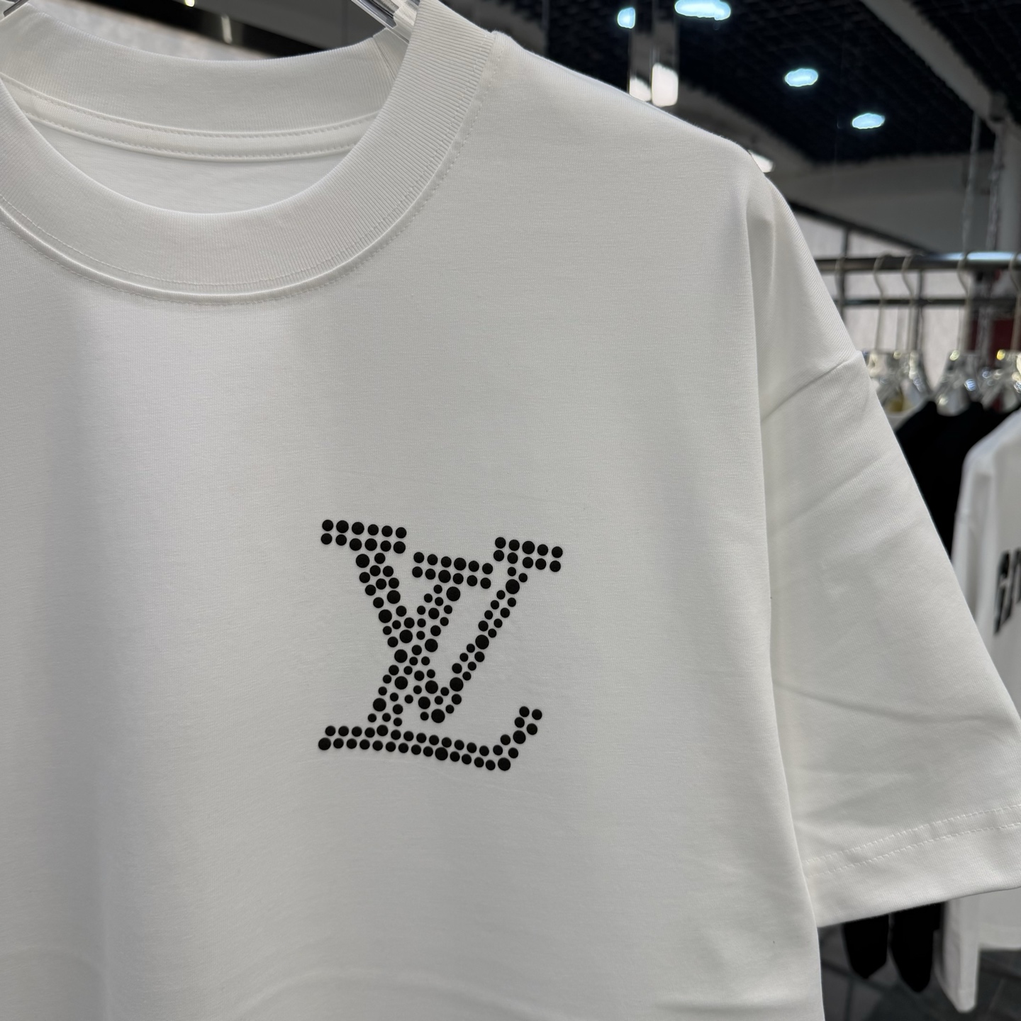 LV clothing-163