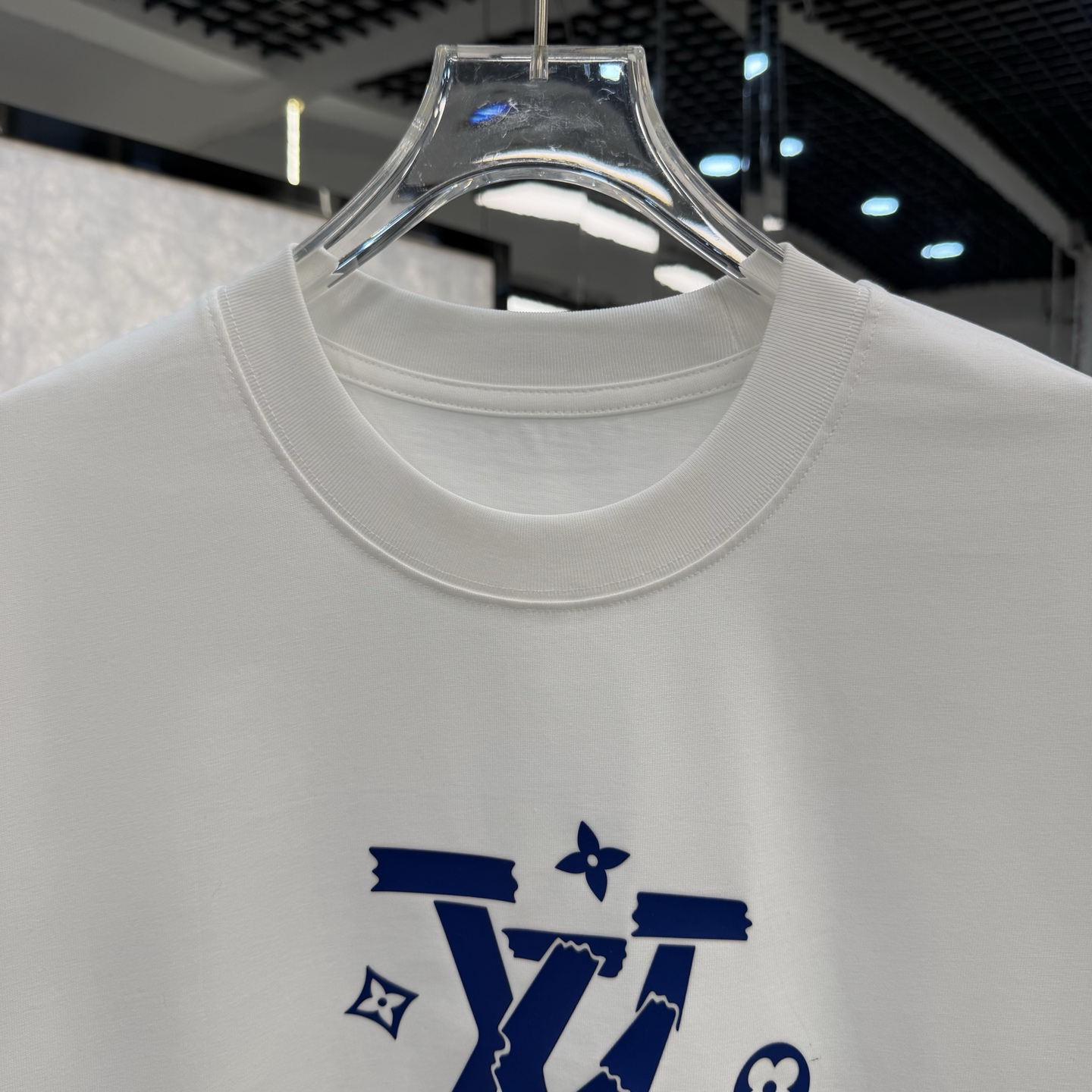 LV clothing-161