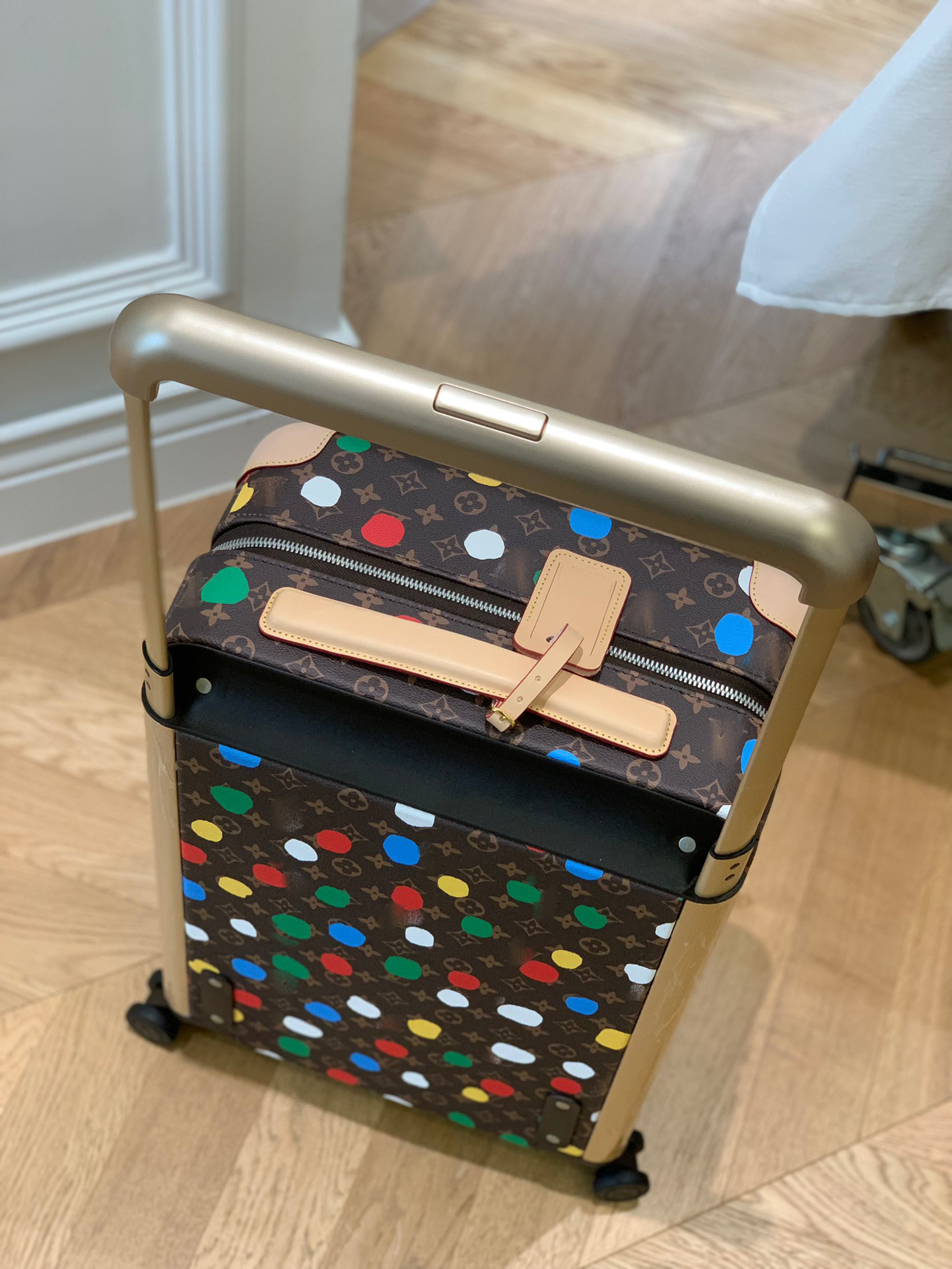 LV luggage-60