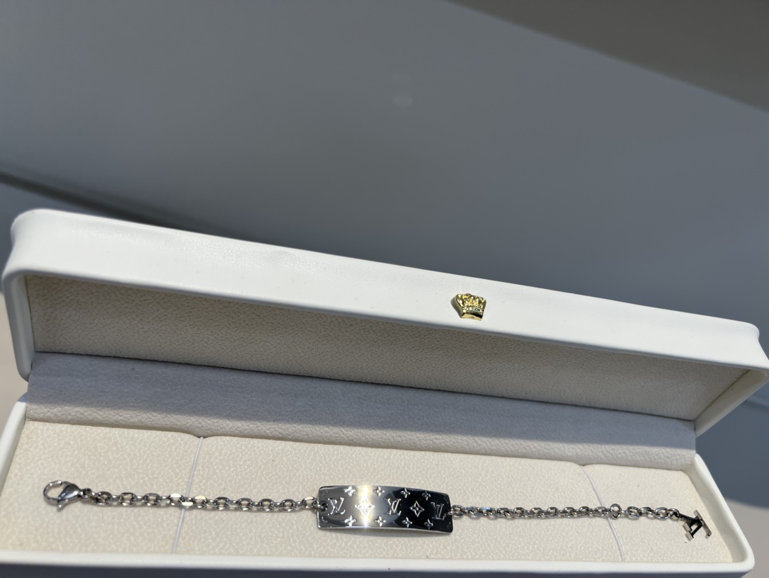 LV Bracelet-57