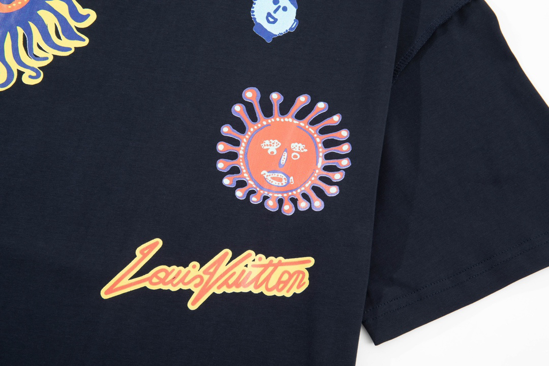LV clothing-85