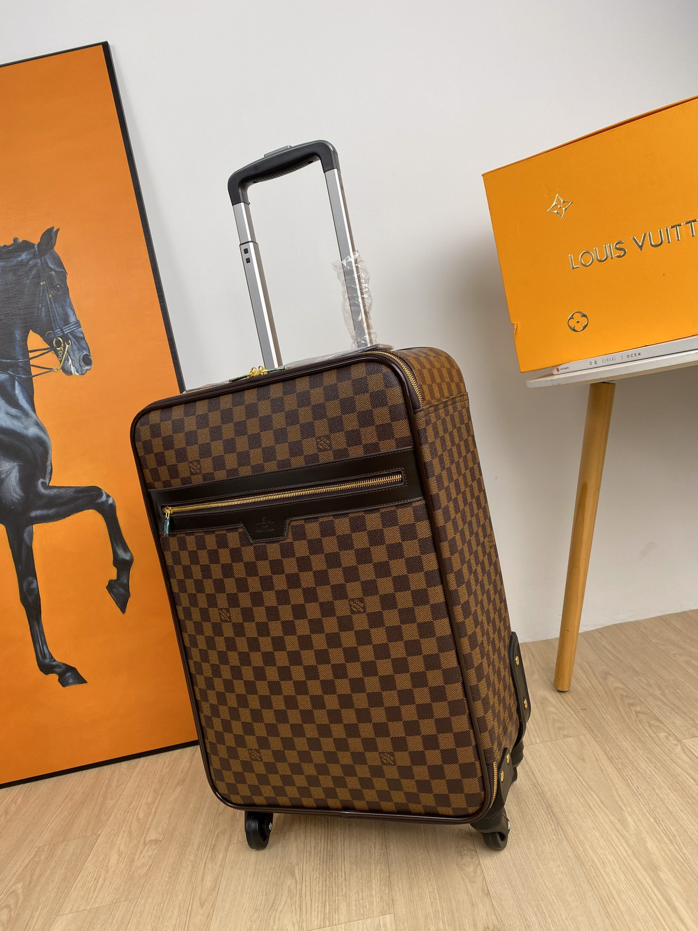 LV luggage-90