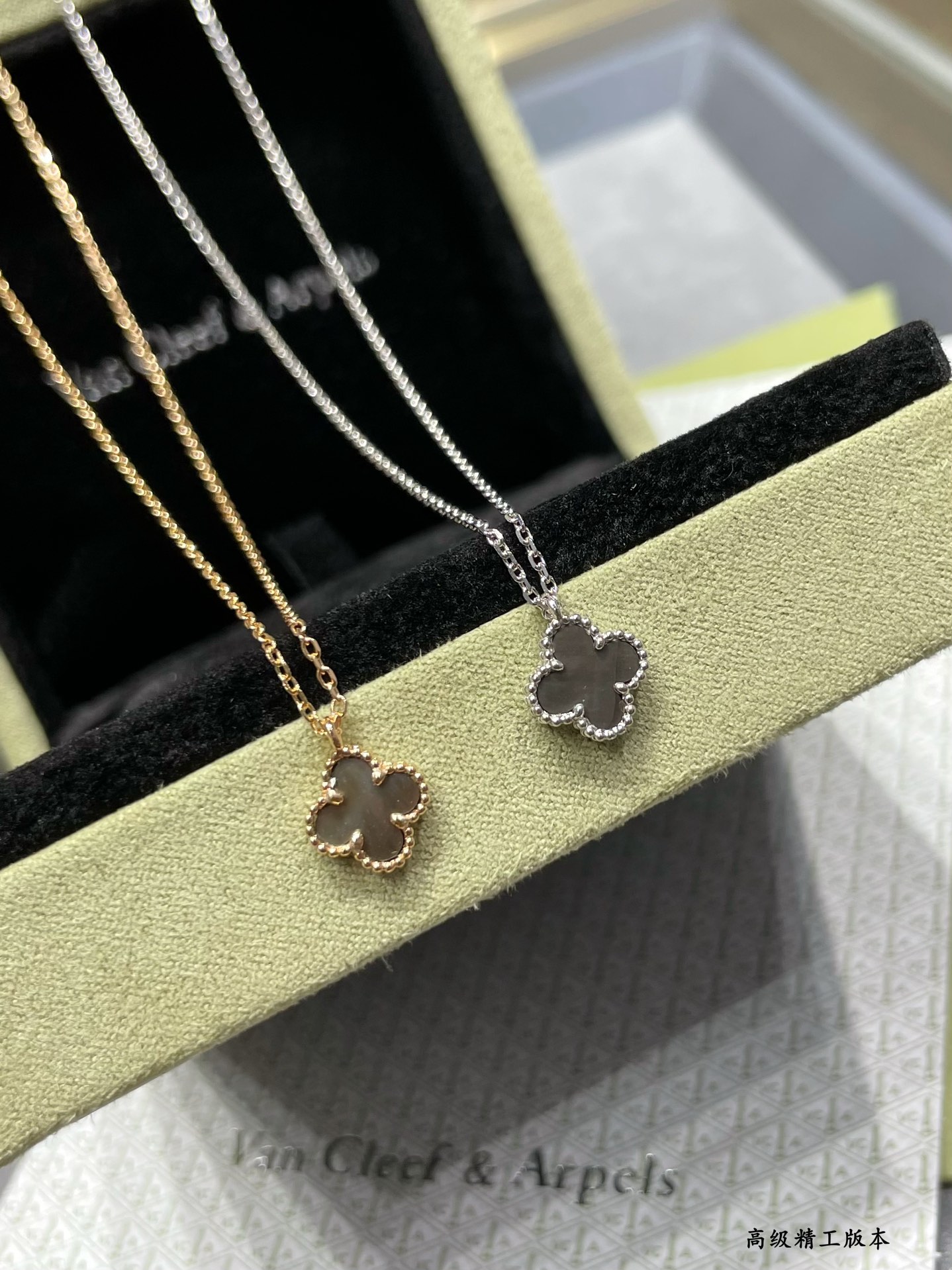 Van Cleef & Arpels necklace-100