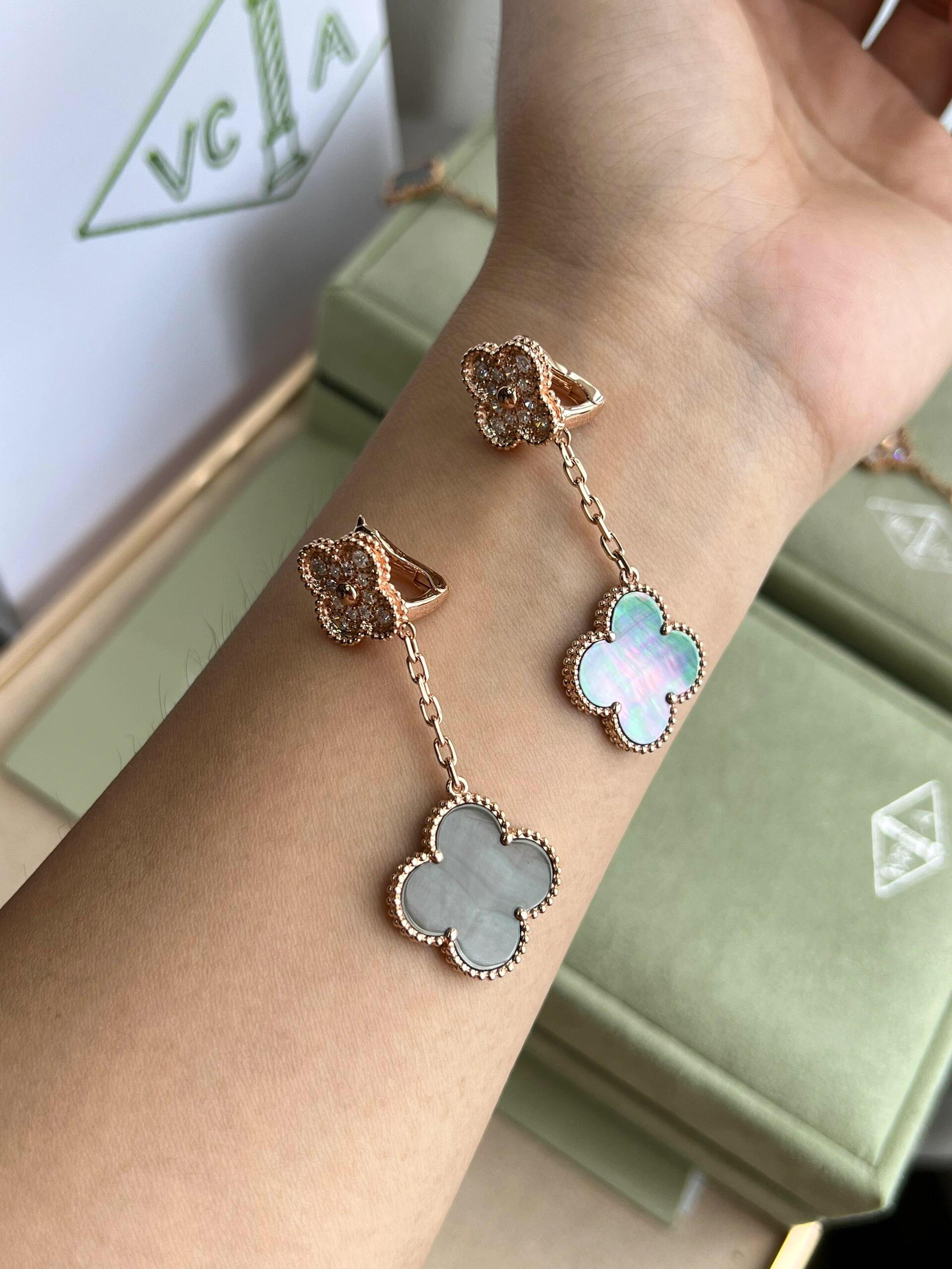 Van Cleef & Arpels earring-94