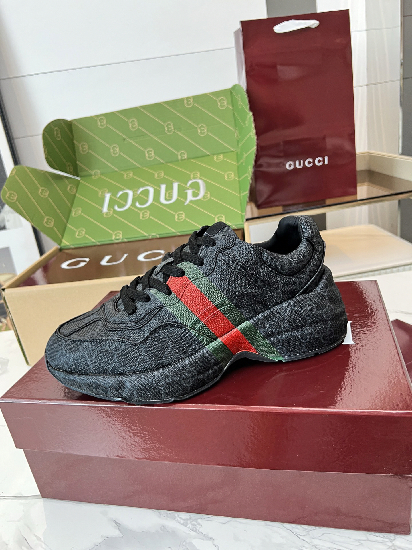 Gucci Sneakers-113