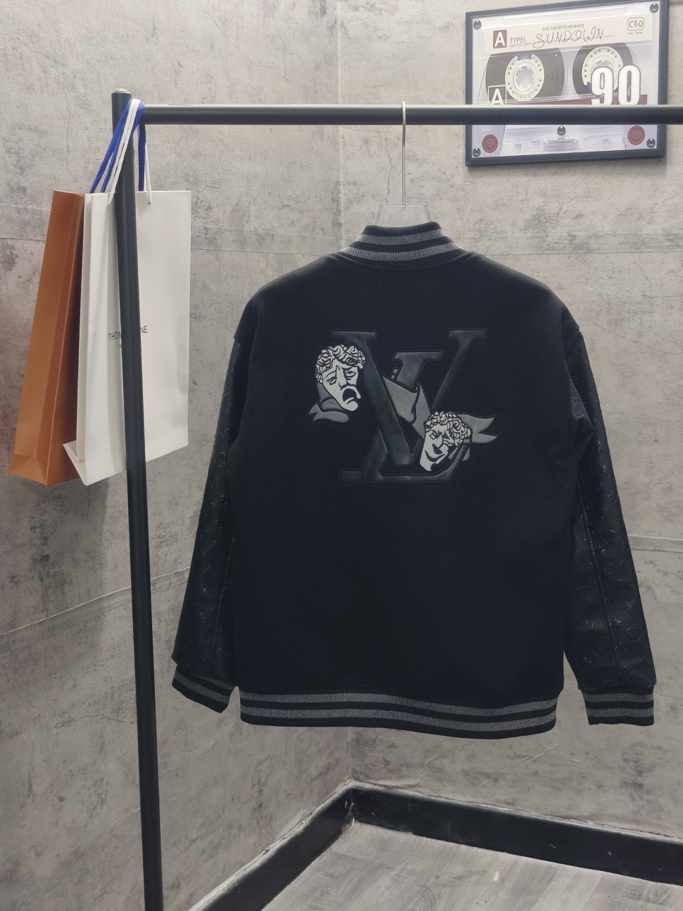 LV Clothing-291