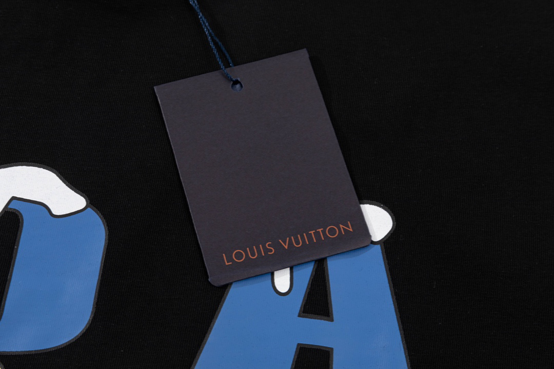 LV clothing-174
