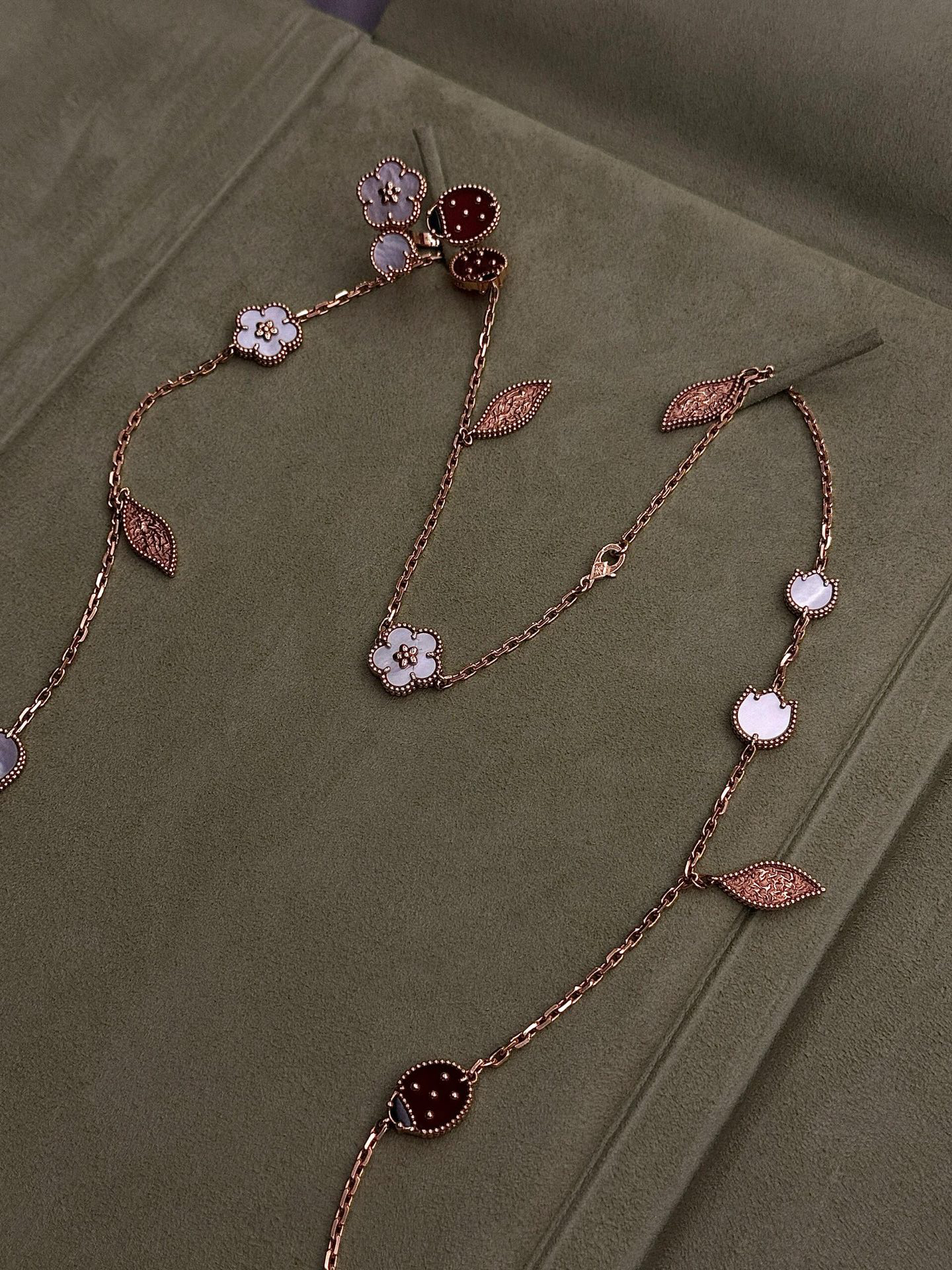 Van Cleef & Arpels ring-105