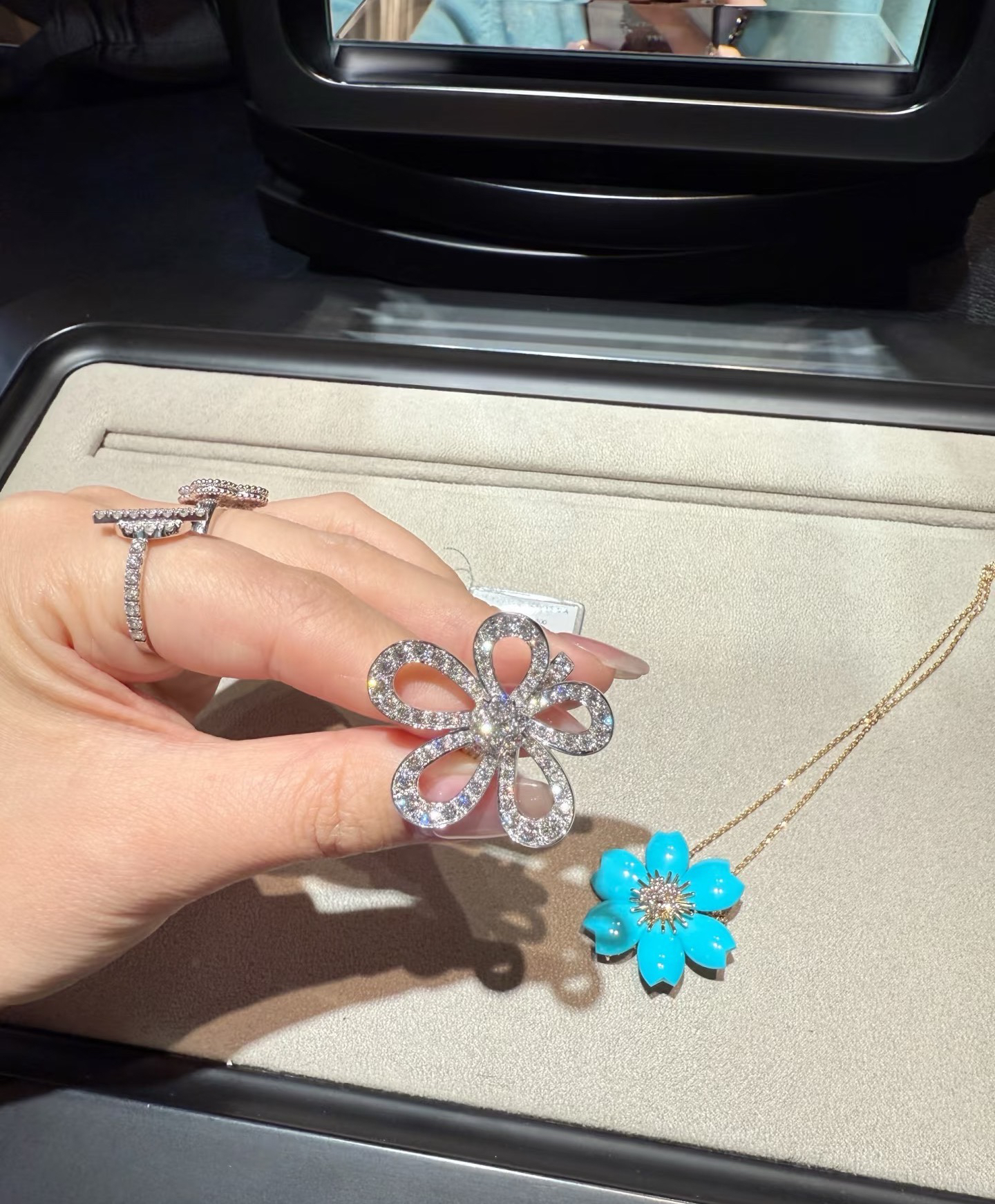 Van Cleef & Arpels ring-101