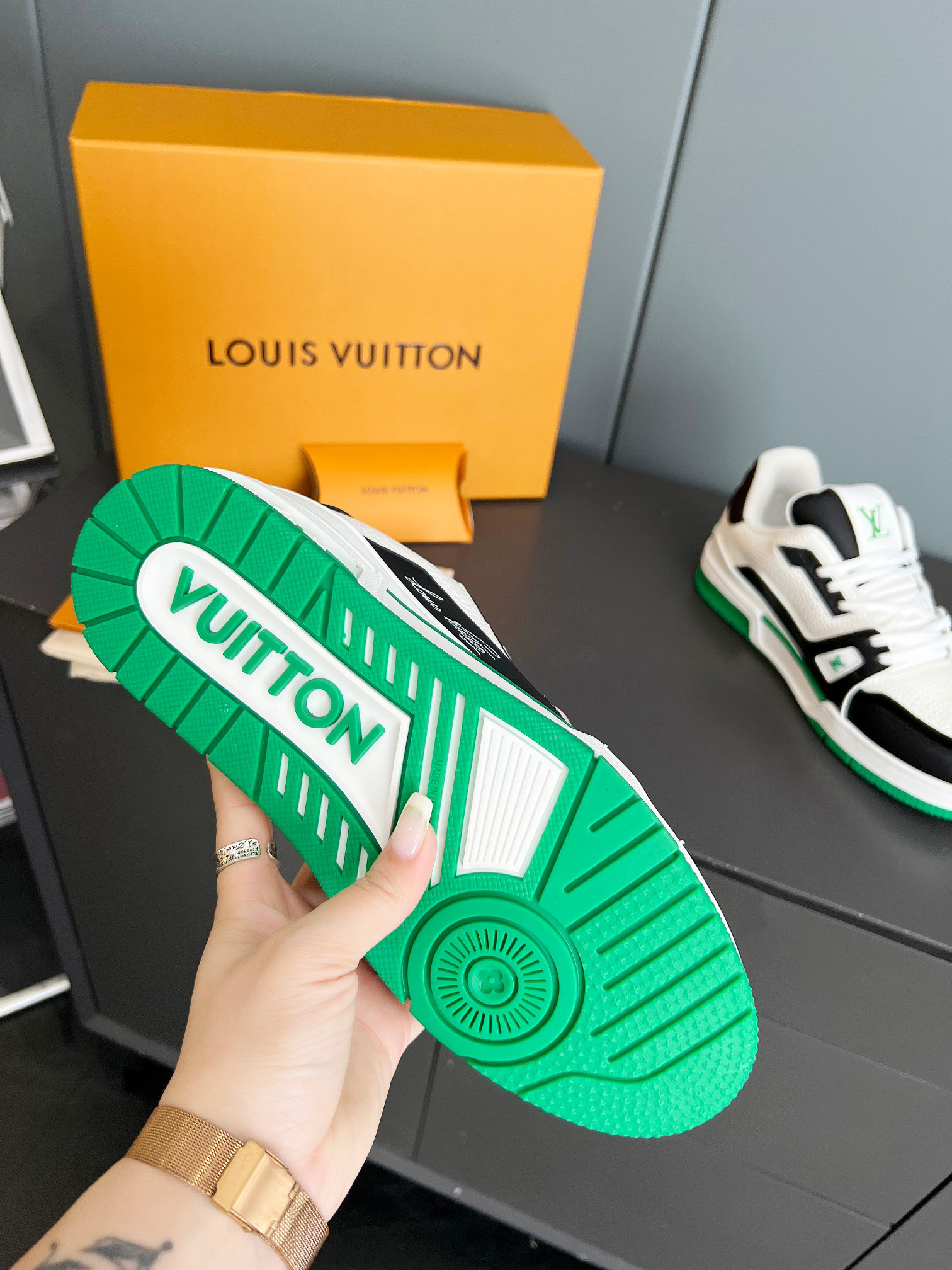 Lv Sneakers-65