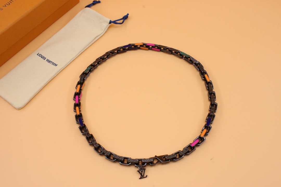 LV necklace-7