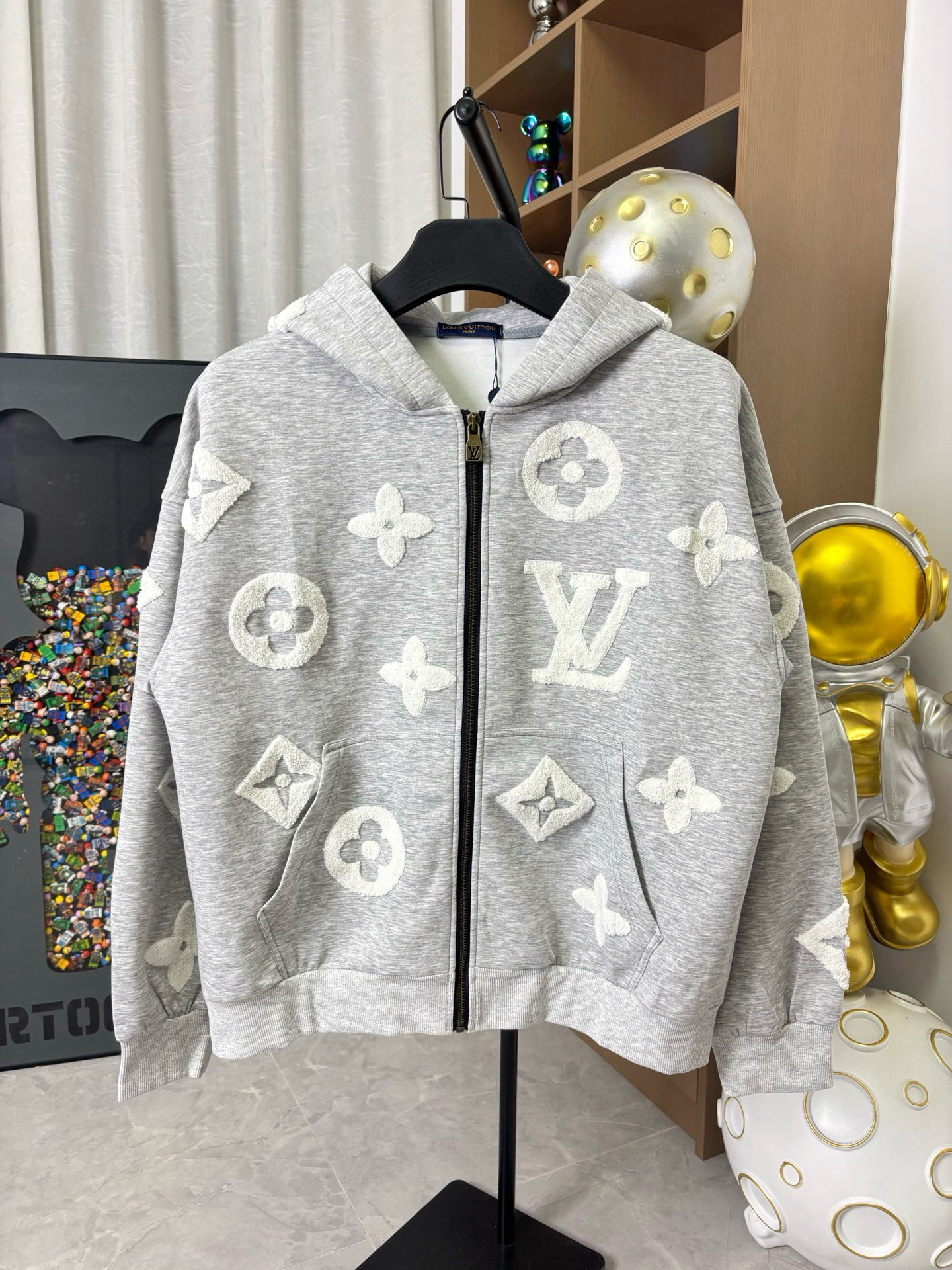 LV Clothing-302