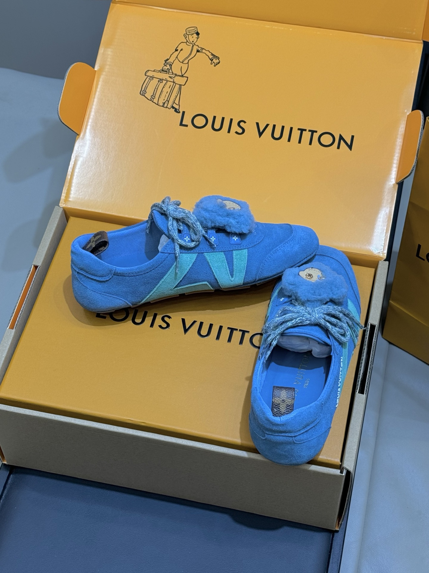 Lv Sneakers-233