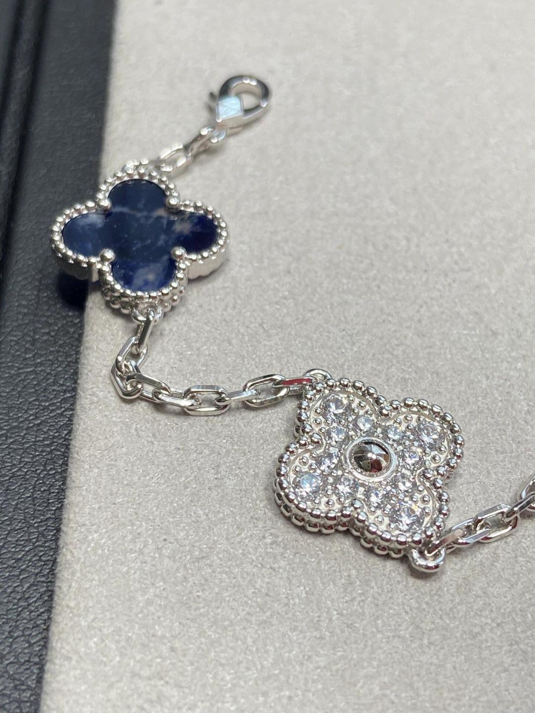 Van Cleef & Arpels Bracelet-93