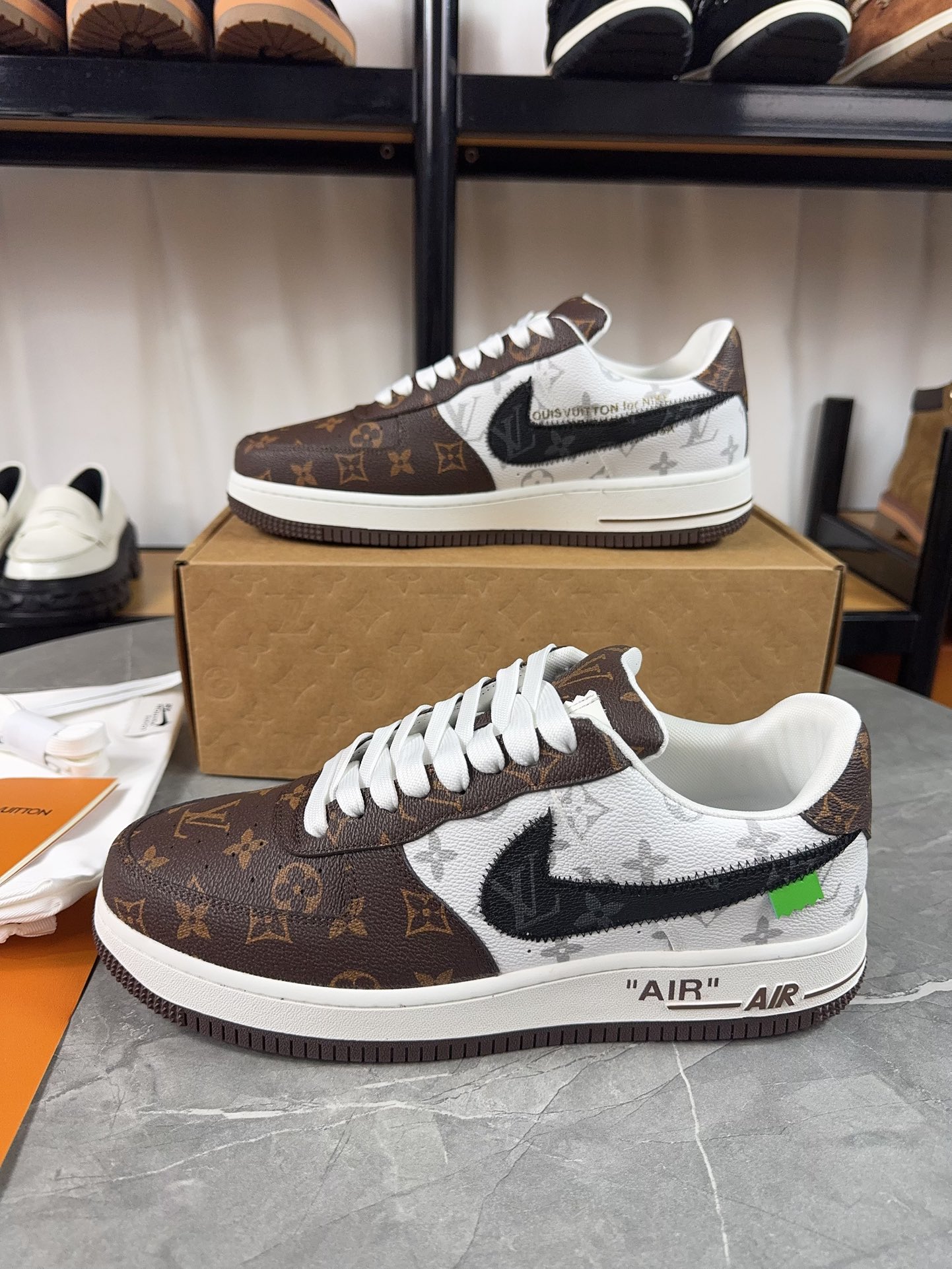Lv Sneakers-246