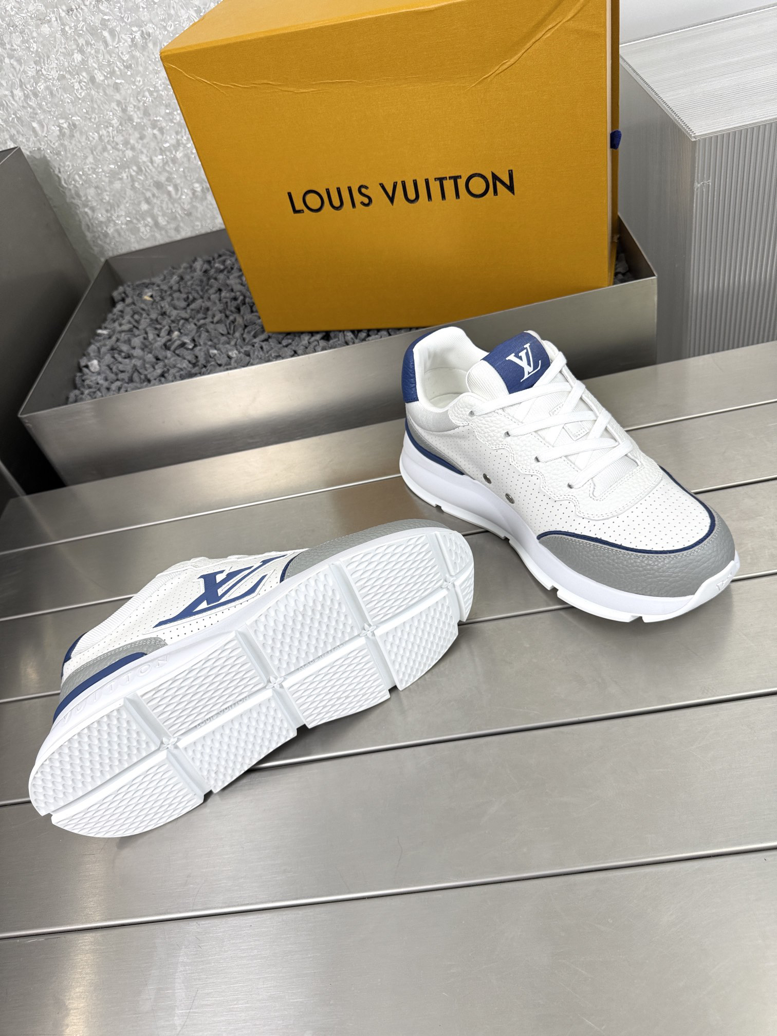 Lv Sneakers-159