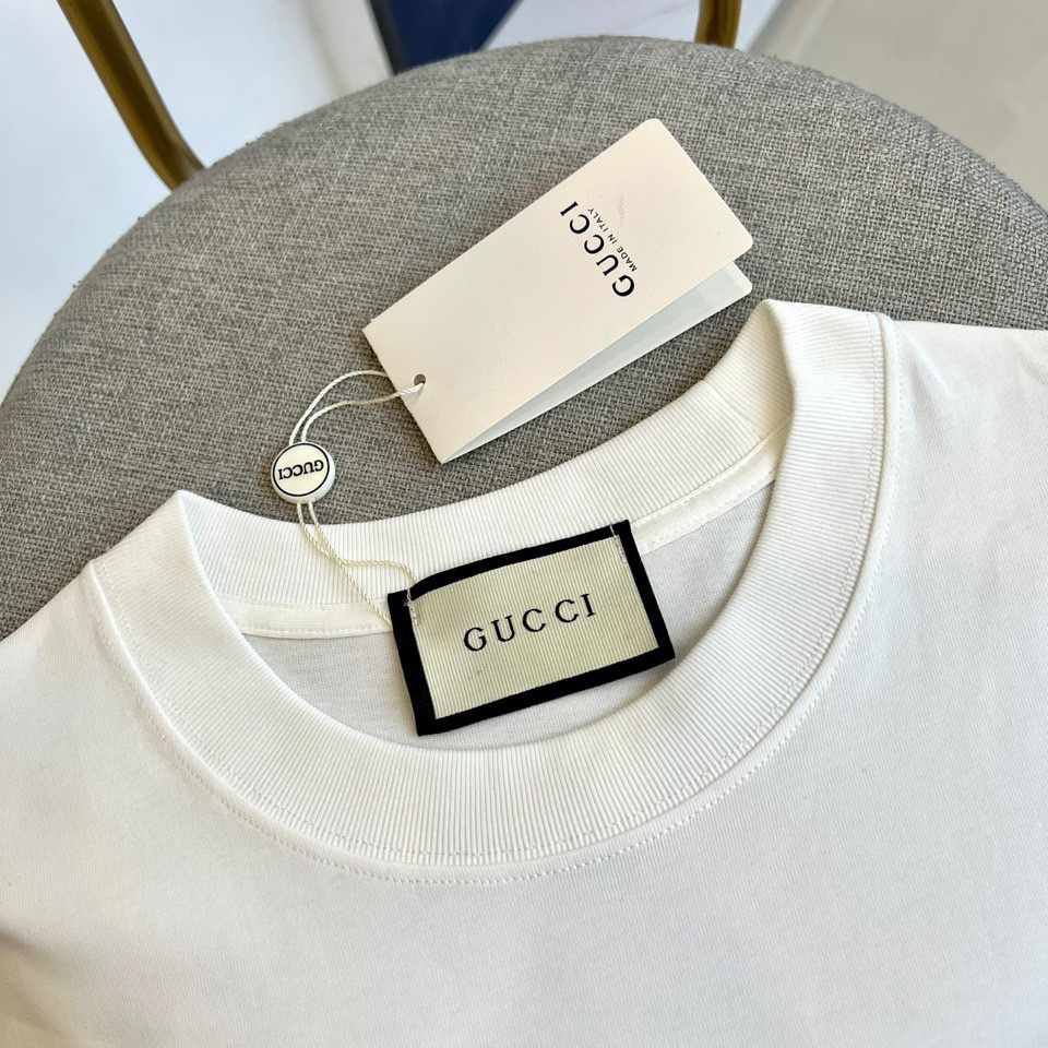Gucci clothing-273