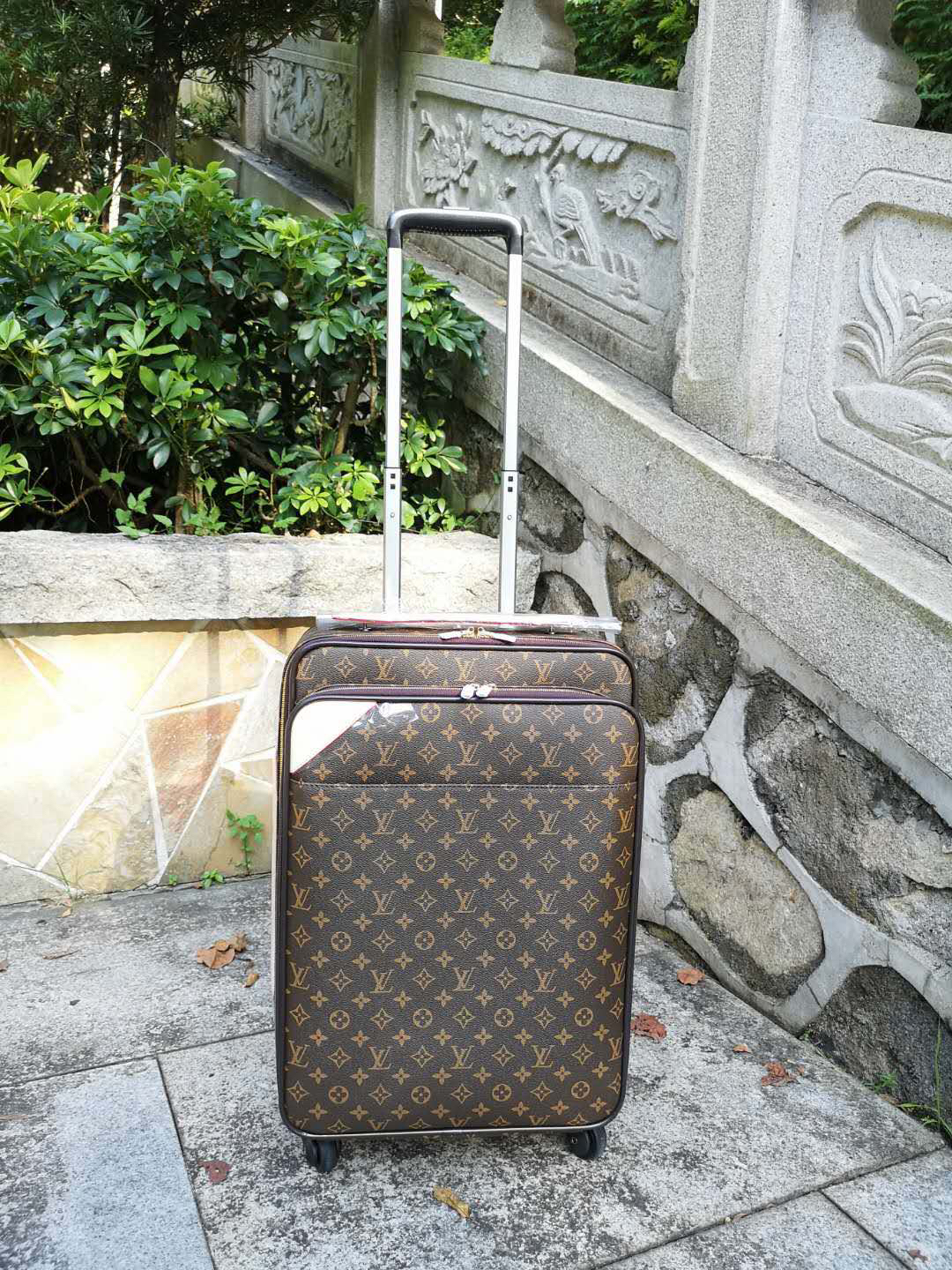 LV luggage-91